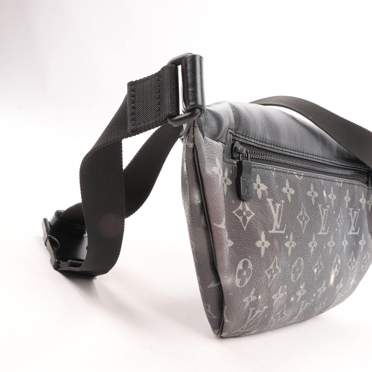 Louis Vuitton Louis Vuitton Monogram Canvas Galaxy Discovery Bumbag Crossbody Bag M44444 Grijs