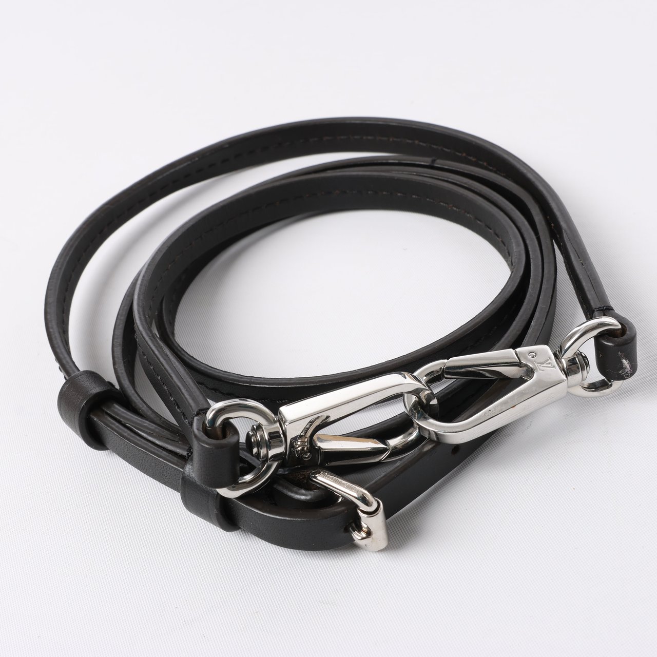 Louis Vuitton Louis Vuitton Hina Monogram Mahina Leather Shoulder Bag in Black M54350 Zwart