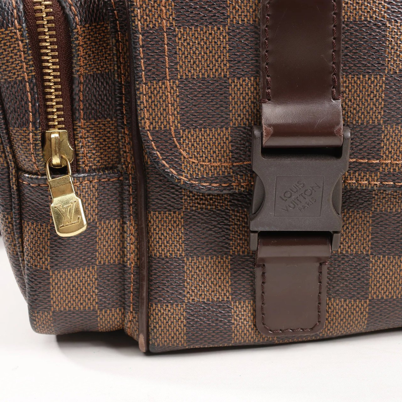 Louis Vuitton Louis Vuitton Damier Ebene Reporter Melville Crossbody Bag in Brown N51126 Bruin