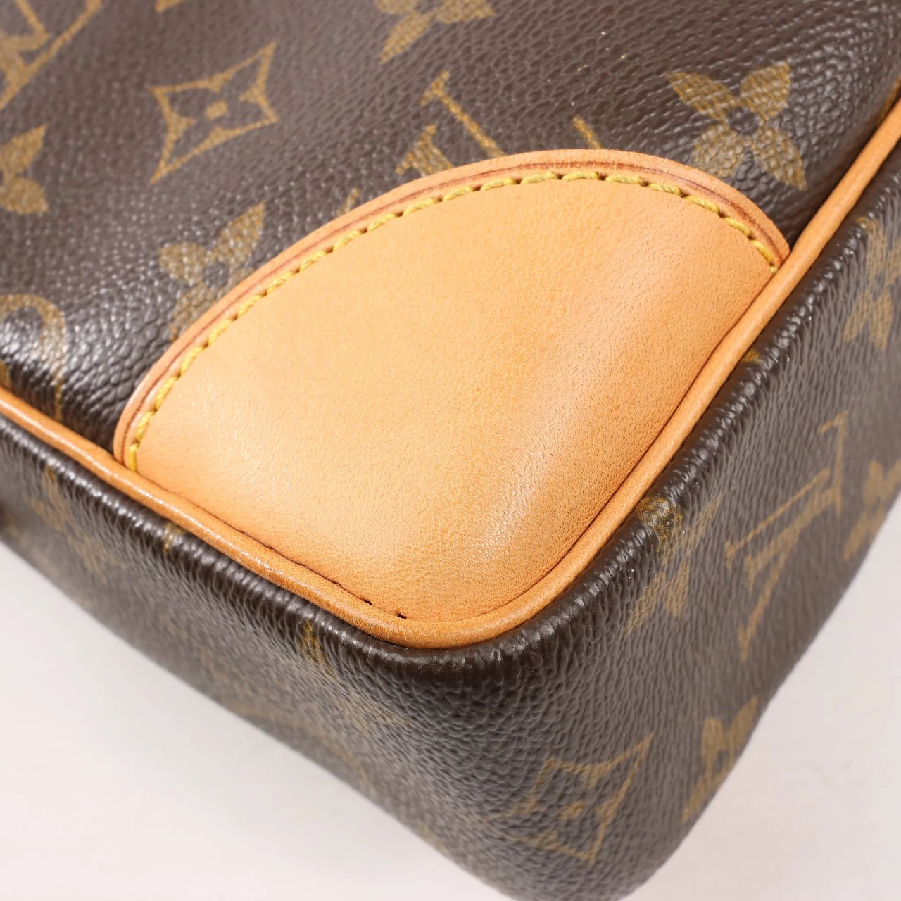 Louis Vuitton Louis Vuitton Monogram Porte Documents Voyage Handbag in Brown M53361 Bruin