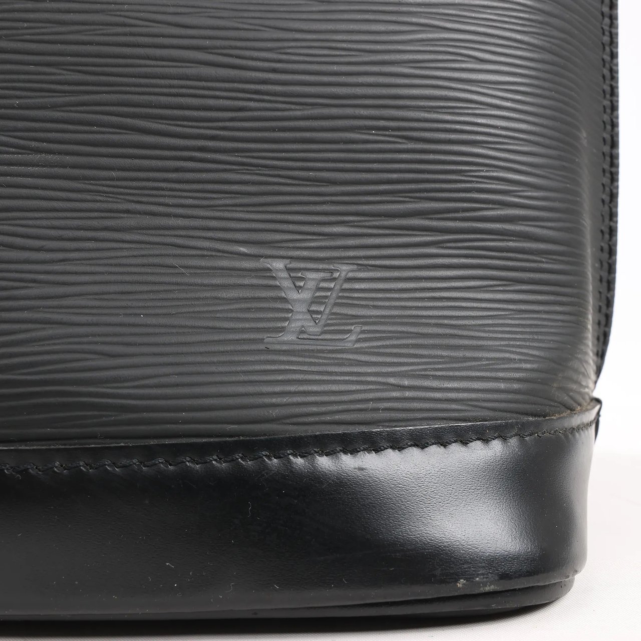 Louis Vuitton Louis Vuitton Epi Leather Alma PM Handbag in Black M52142 Zwart