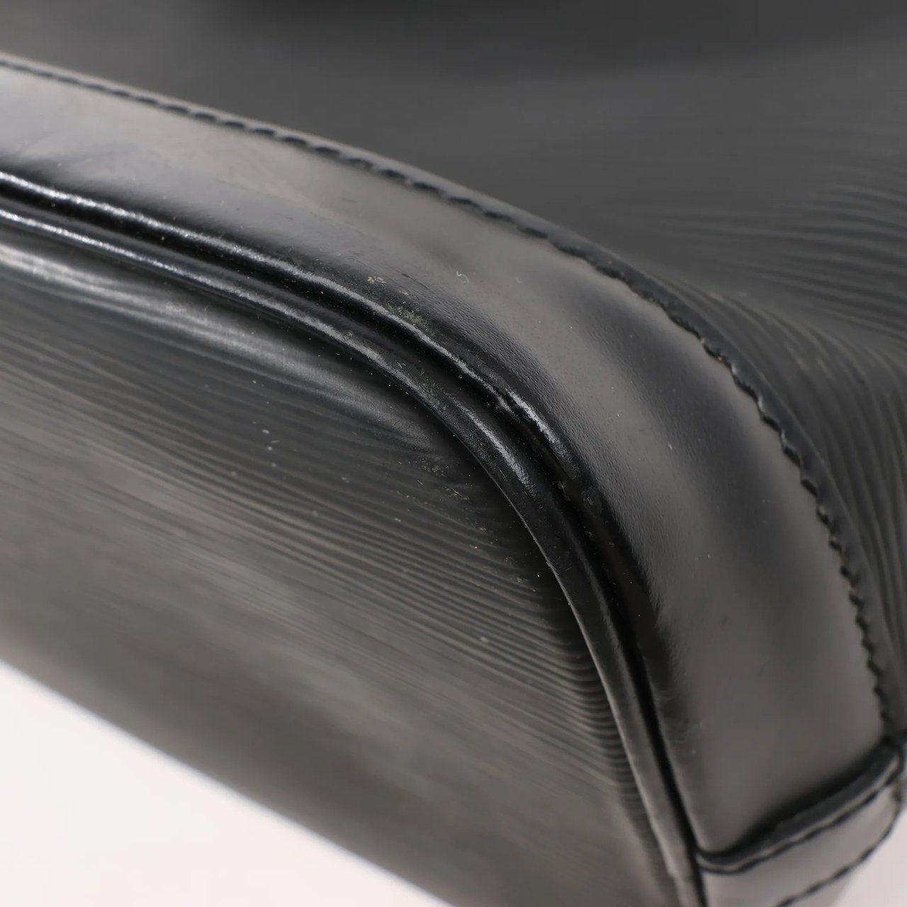 Louis Vuitton Louis Vuitton Epi Leather Alma PM Handbag in Black M52142 Zwart