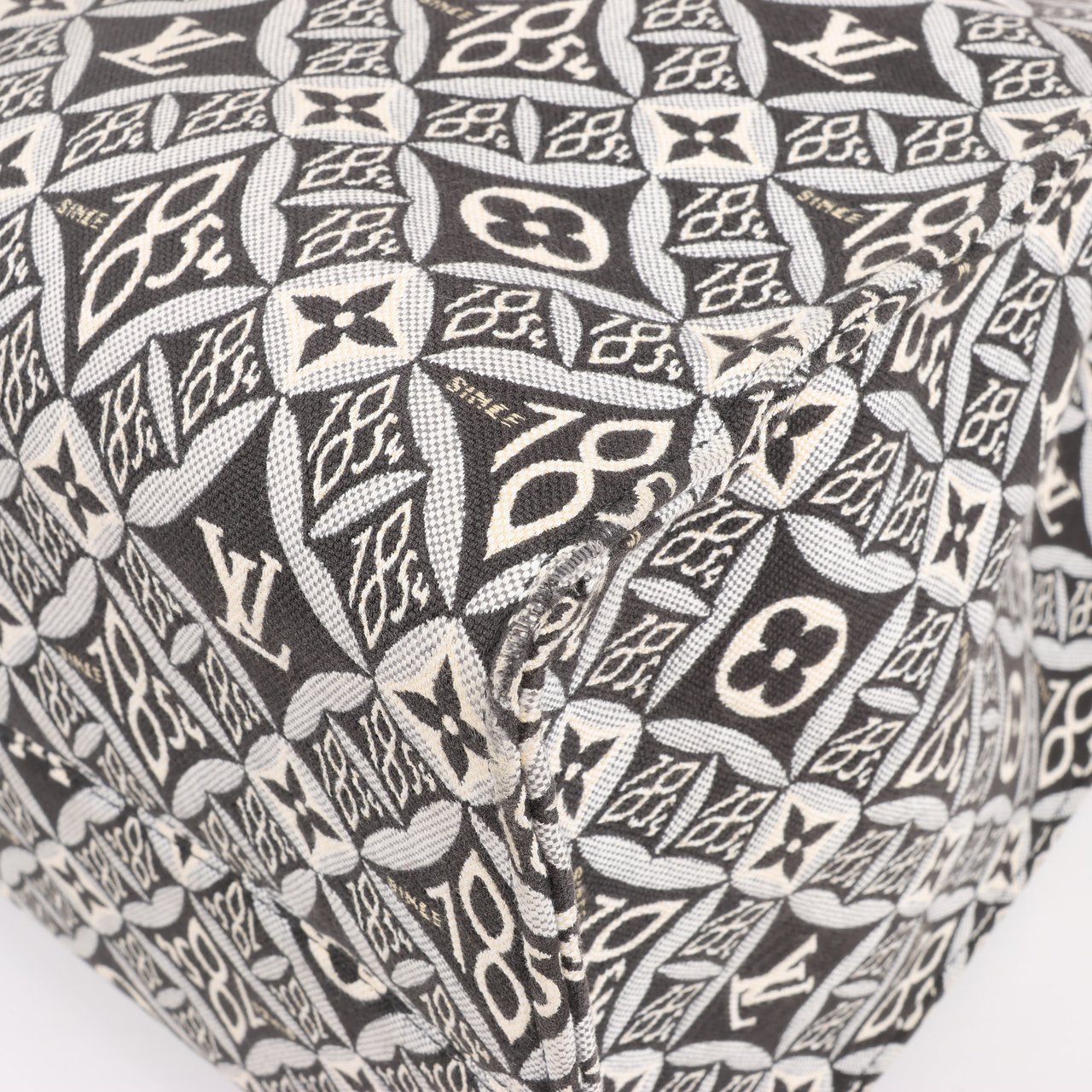 Louis Vuitton Louis Vuitton Since 1854 OnTheGo GM Handbag in Black x White M57207 Divers