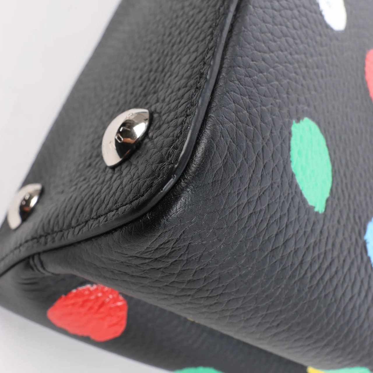 Louis Vuitton Louis Vuitton x Taurillon Capucines MM 2Way Handbag in Black M21663 Zwart