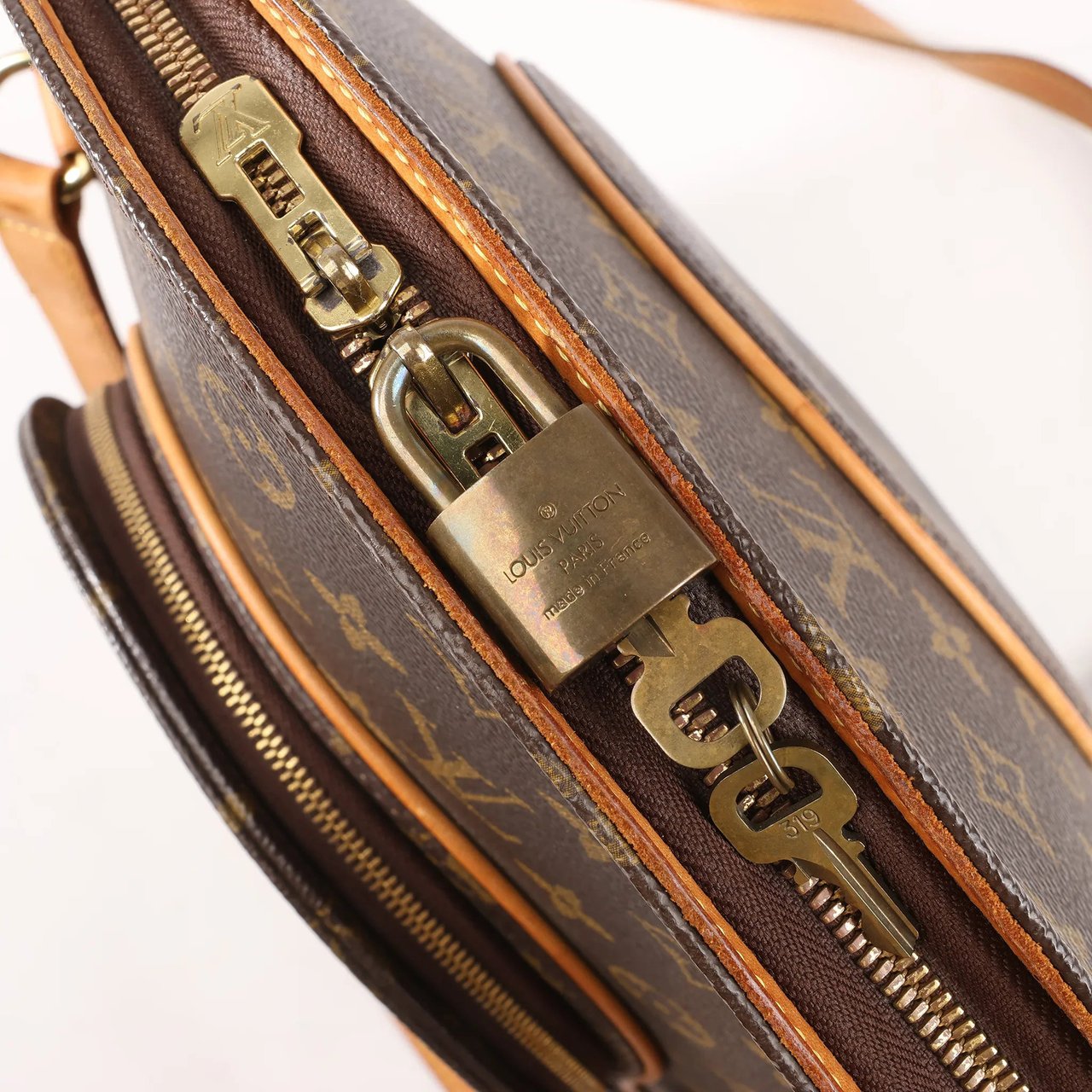 Louis Vuitton Louis Vuitton Monogram Canvas Ellipse Shoulder Bag in Brown M51128 Bruin