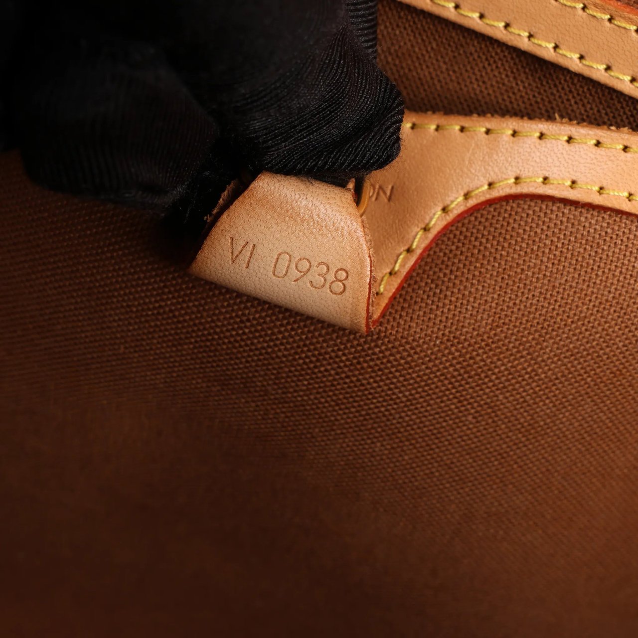 Louis Vuitton Louis Vuitton Monogram Canvas Ellipse Shoulder Bag in Brown M51128 Bruin