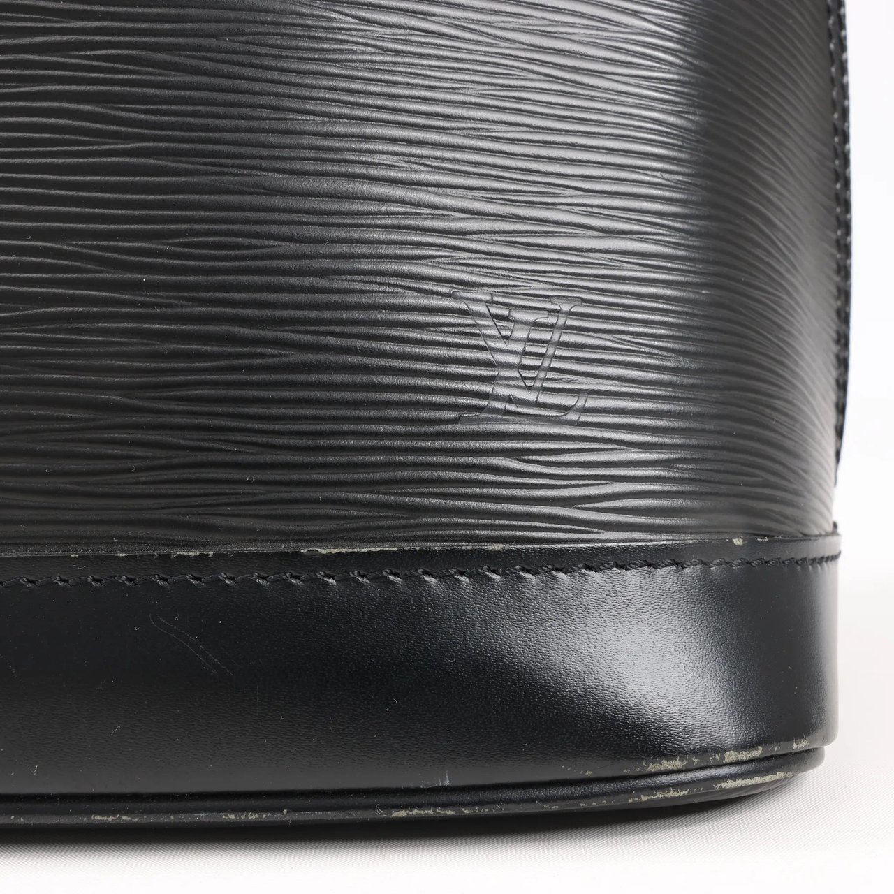 Louis Vuitton Louis Vuitton Epi Leather Alma PM Handbag in Black M52142 Zwart