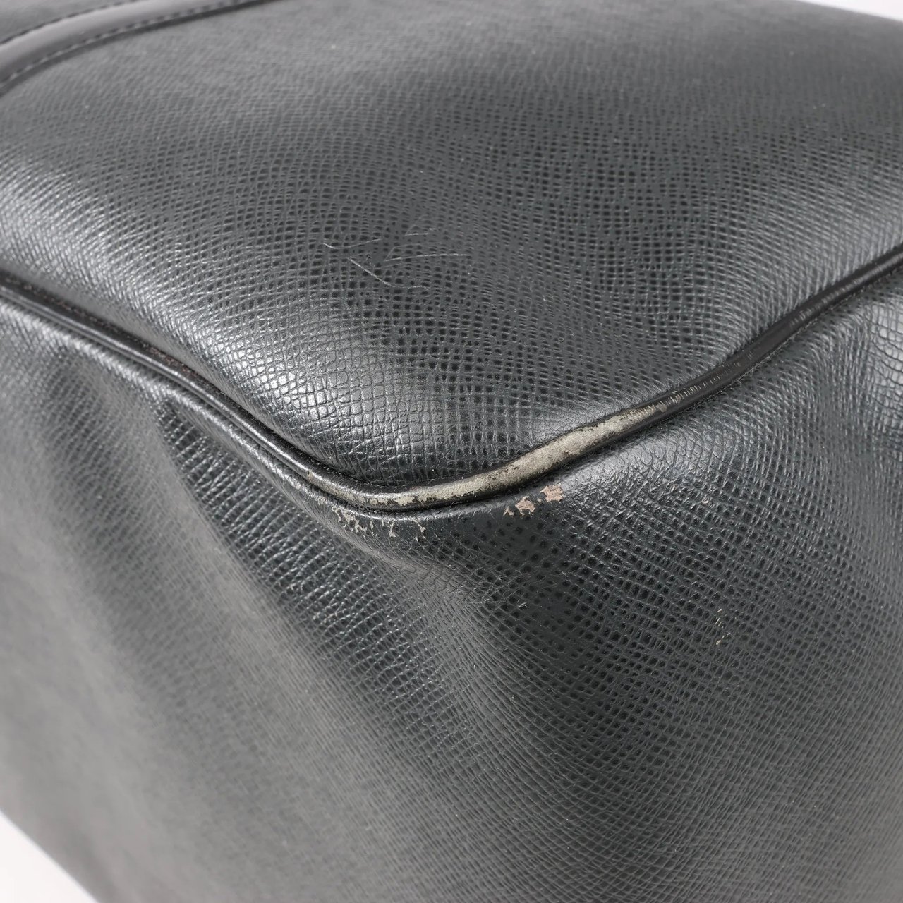 Louis Vuitton Louis Vuitton Taiga Leather Kendall PM Travel bag in Black M30122 Zwart