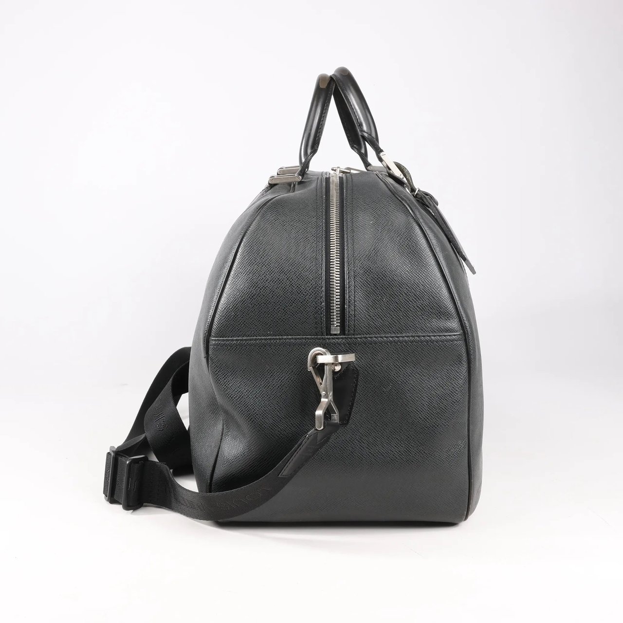 Louis Vuitton Louis Vuitton Taiga Leather Kendall PM Travel bag in Black M30122 Zwart