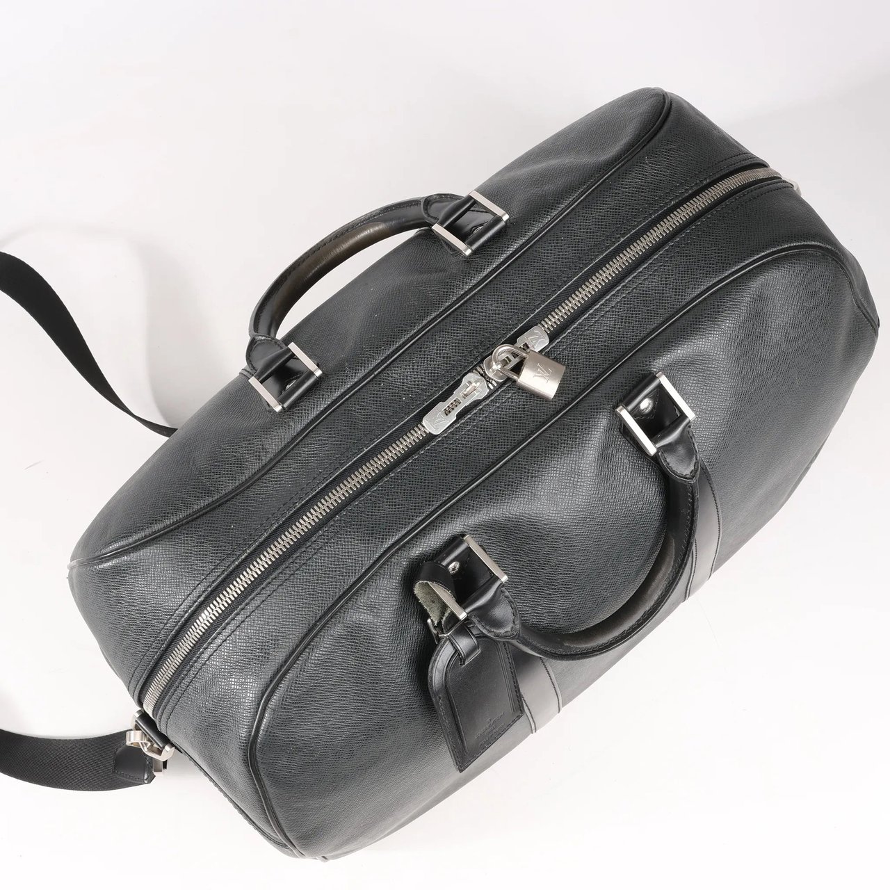 Louis Vuitton Louis Vuitton Taiga Leather Kendall PM Travel bag in Black M30122 Zwart