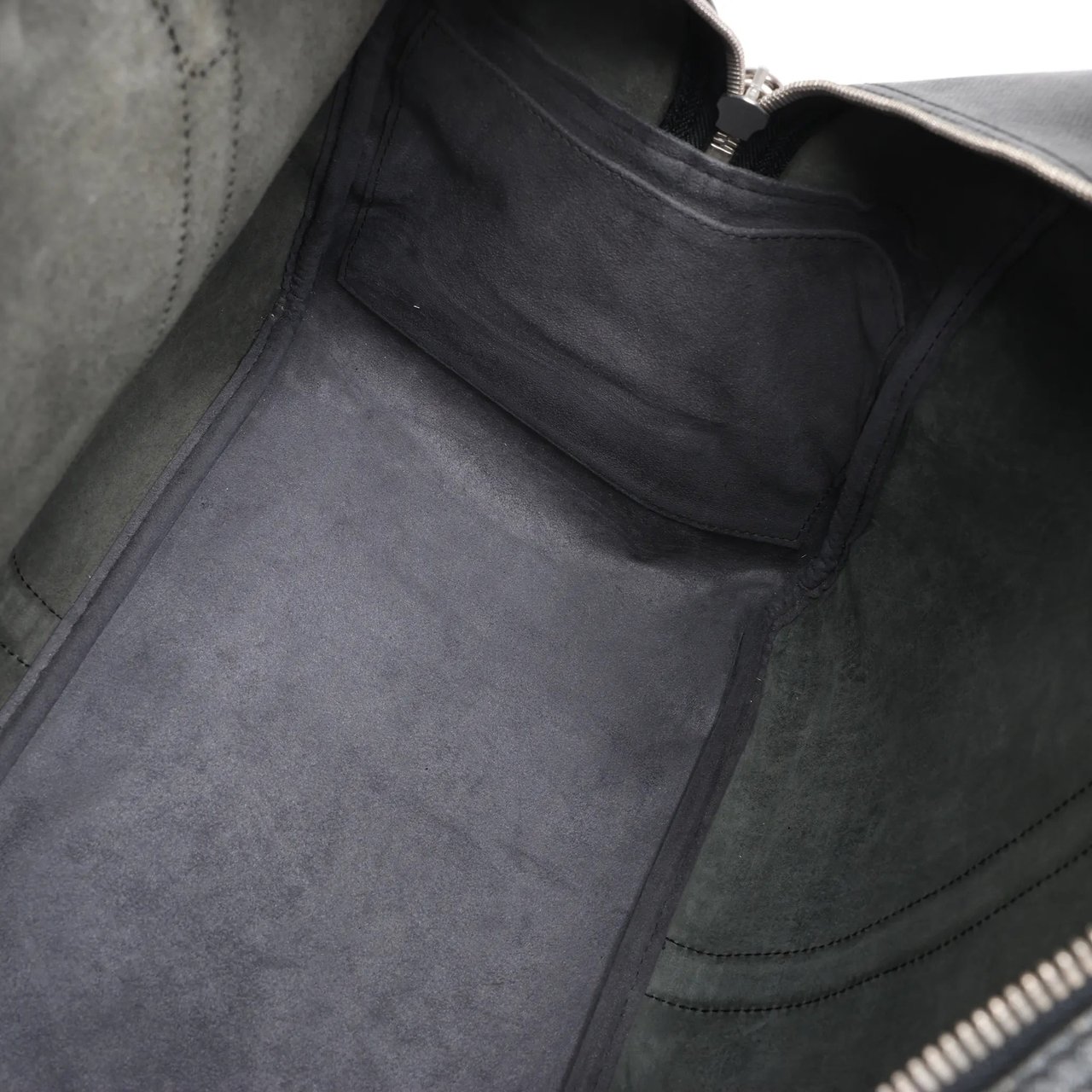 Louis Vuitton Louis Vuitton Taiga Leather Kendall PM Travel bag in Black M30122 Zwart