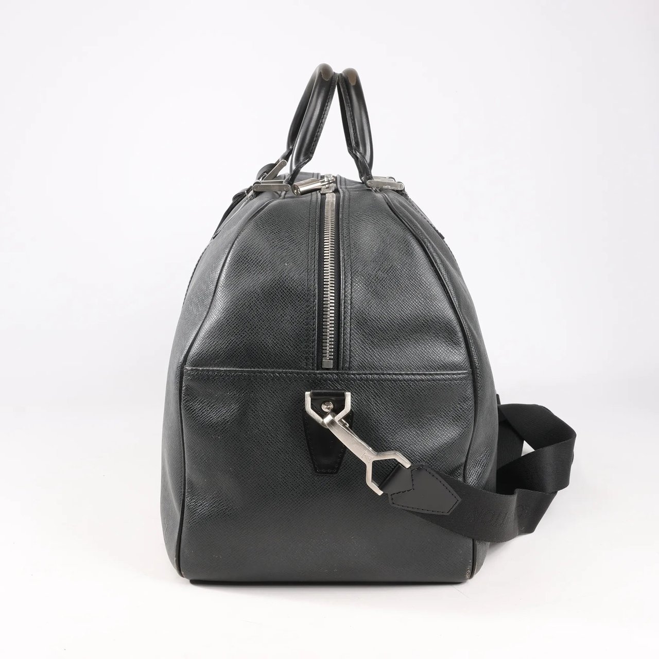 Louis Vuitton Louis Vuitton Taiga Leather Kendall PM Travel bag in Black M30122 Zwart