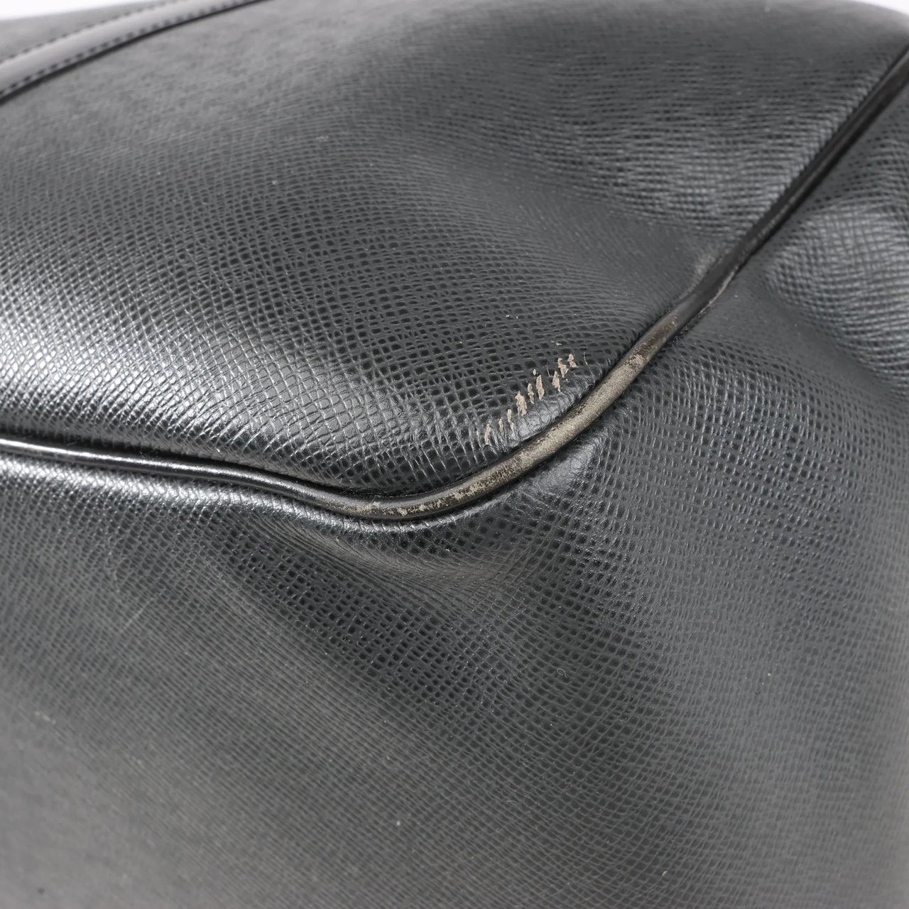 Louis Vuitton Louis Vuitton Taiga Leather Kendall PM Travel bag in Black M30122 Zwart