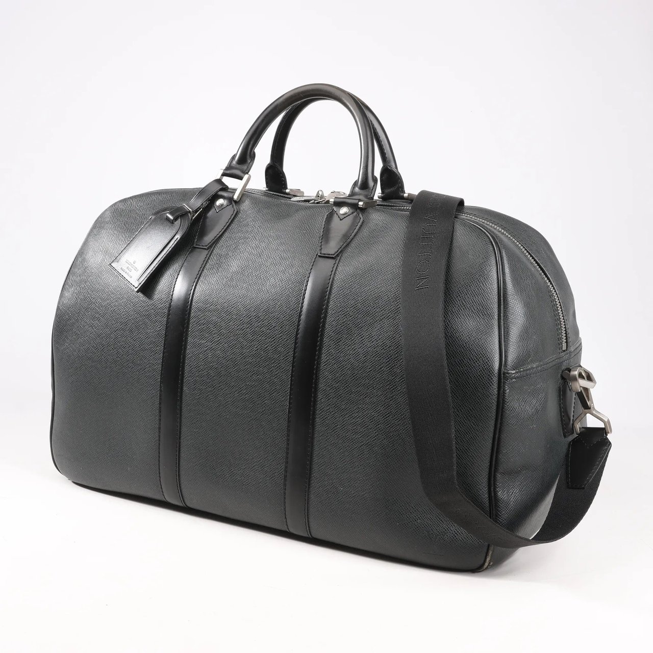 Louis Vuitton Louis Vuitton Taiga Leather Kendall PM Travel bag in Black M30122 Zwart