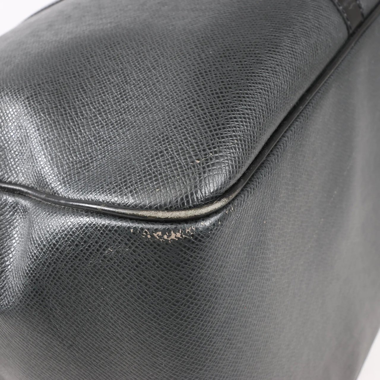 Louis Vuitton Louis Vuitton Taiga Leather Kendall PM Travel bag in Black M30122 Zwart