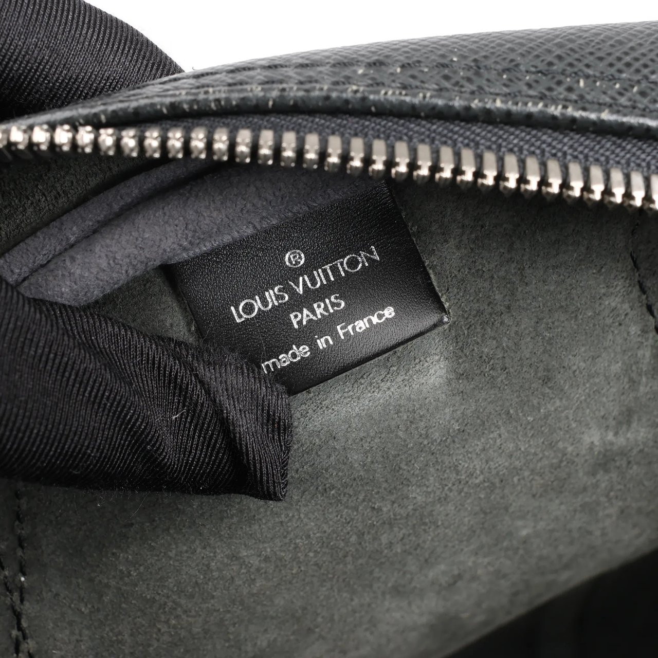 Louis Vuitton Louis Vuitton Taiga Leather Kendall PM Travel bag in Black M30122 Zwart