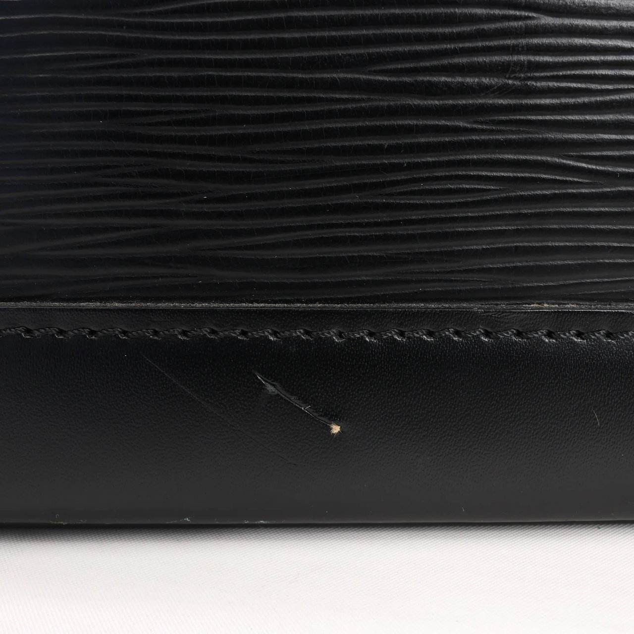 Louis Vuitton Louis Vuitton Epi Leather Alma PM Handbag in Black M52142 Zwart