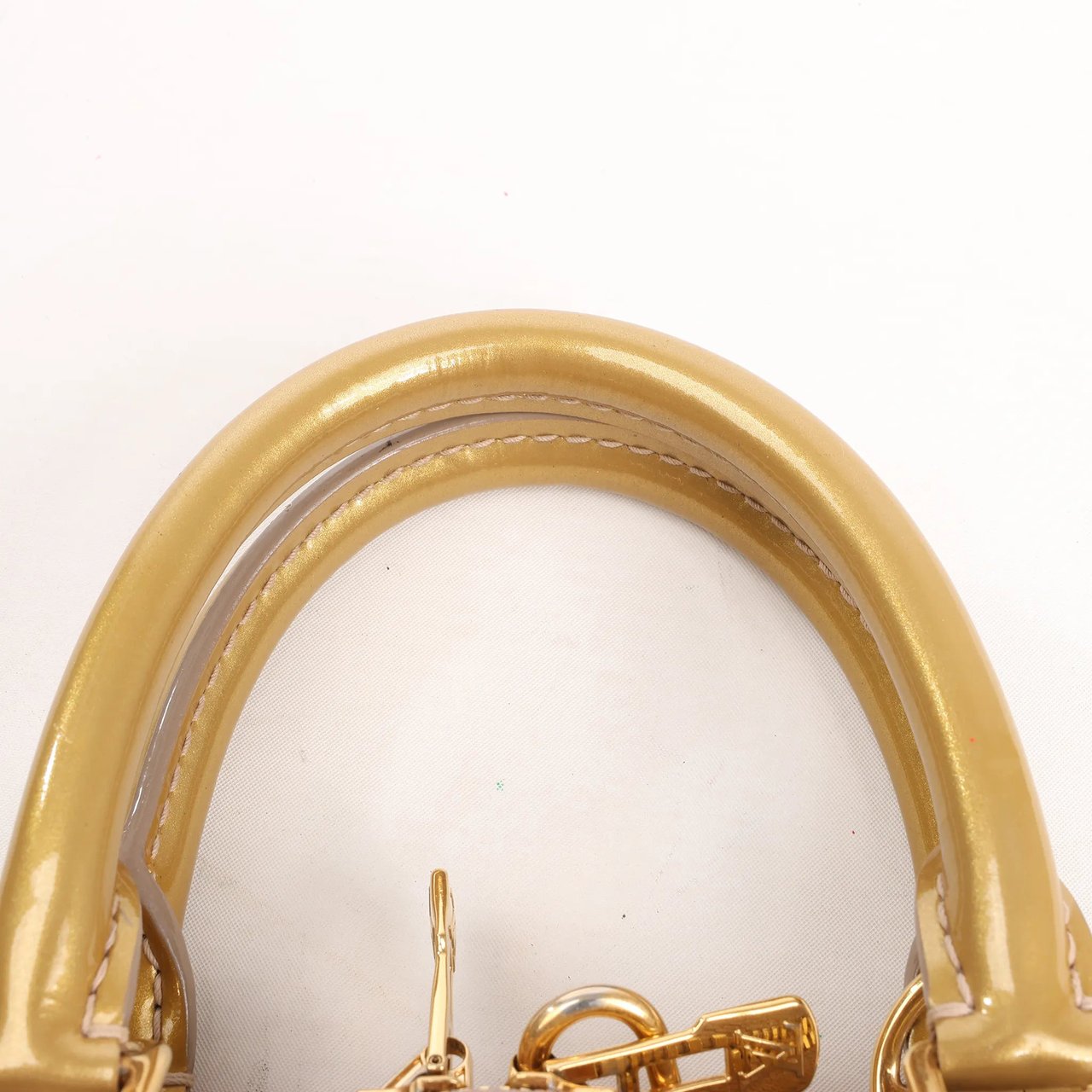 Louis Vuitton Louis Vuitton Monogram Vernis Alma BB Handbag in Gold M91752 Goud