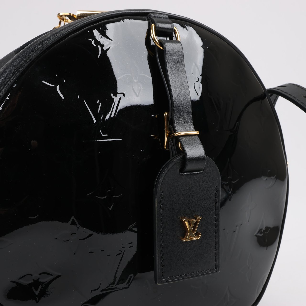 Louis Vuitton Louis Vuitton Boite Chapeau Souple Vernis Leather Crossbody Bag in Black M53999 Zwart