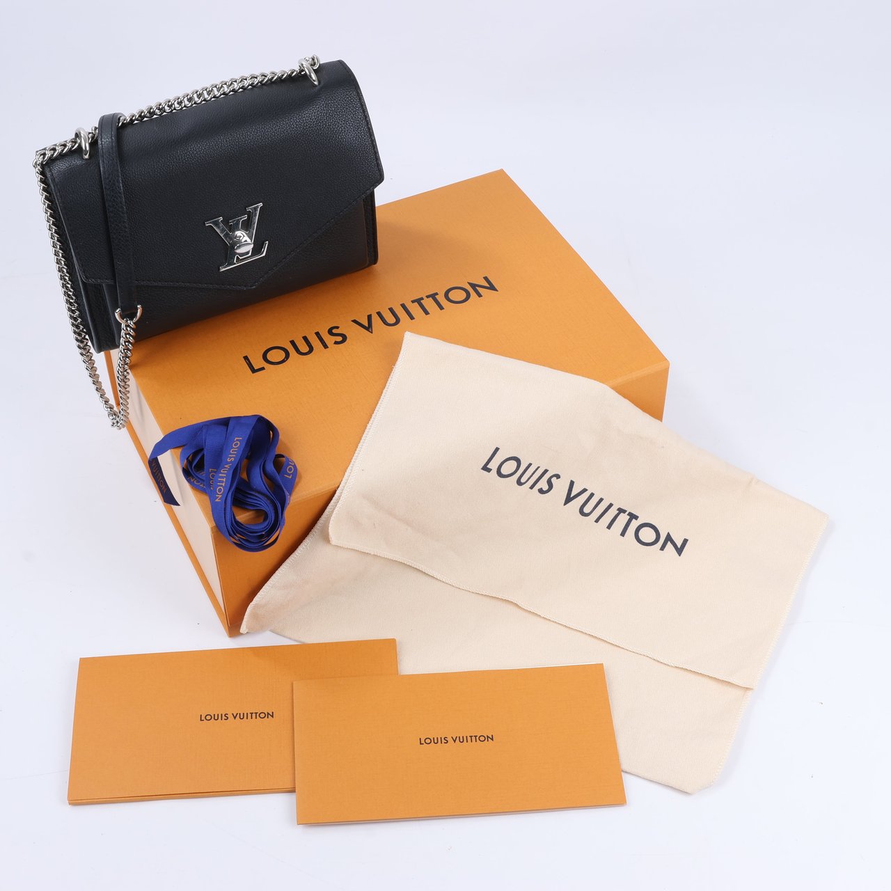 Louis Vuitton Louis Vuitton Cuir Taurillon MyLockMe BB 2Way Handbag in Black Zwart