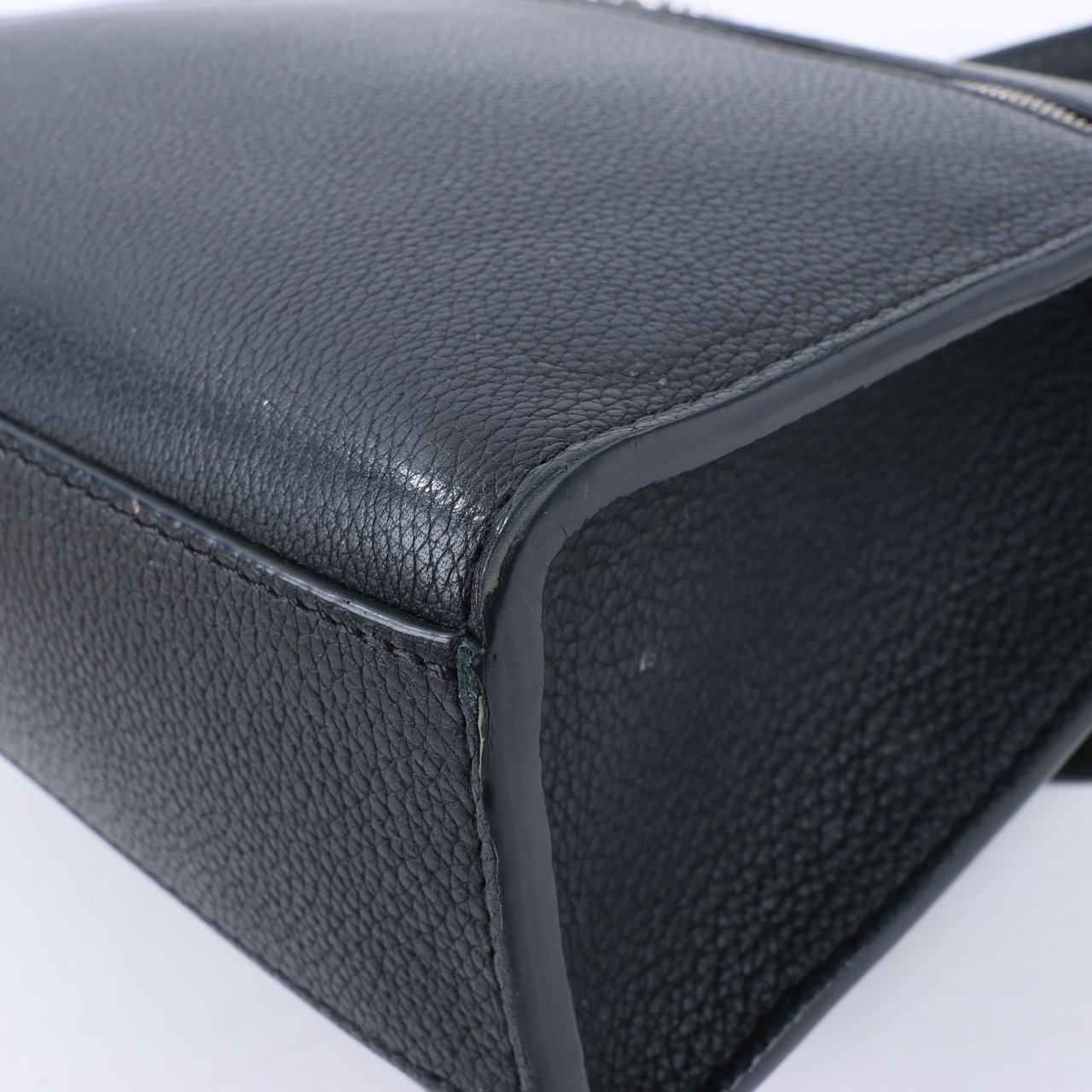 Louis Vuitton Louis Vuitton Cuir Taurillon MyLockMe BB 2Way Handbag in Black Zwart