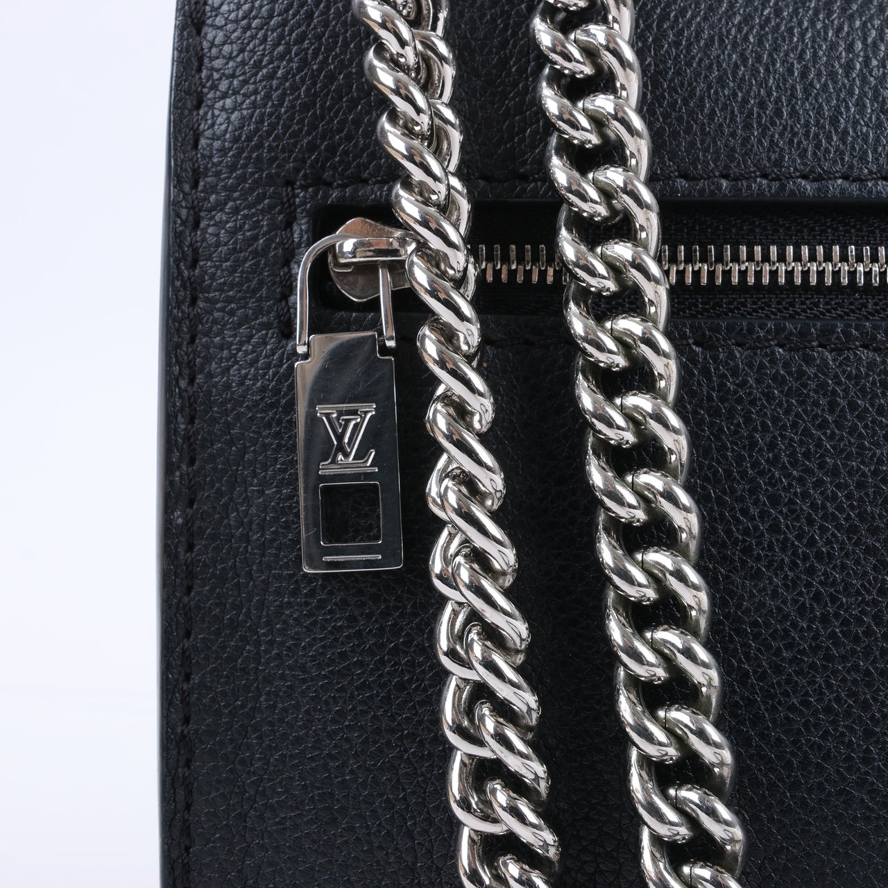 Louis Vuitton Louis Vuitton Cuir Taurillon MyLockMe BB 2Way Handbag in Black Zwart