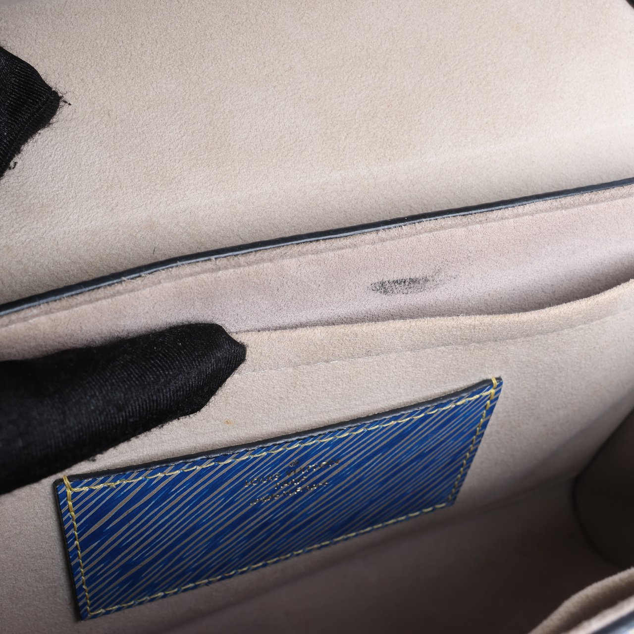 Louis Vuitton Louis Vuitton Epi Leather Twist Shoulder Bag GM in Denim Blue Blauw