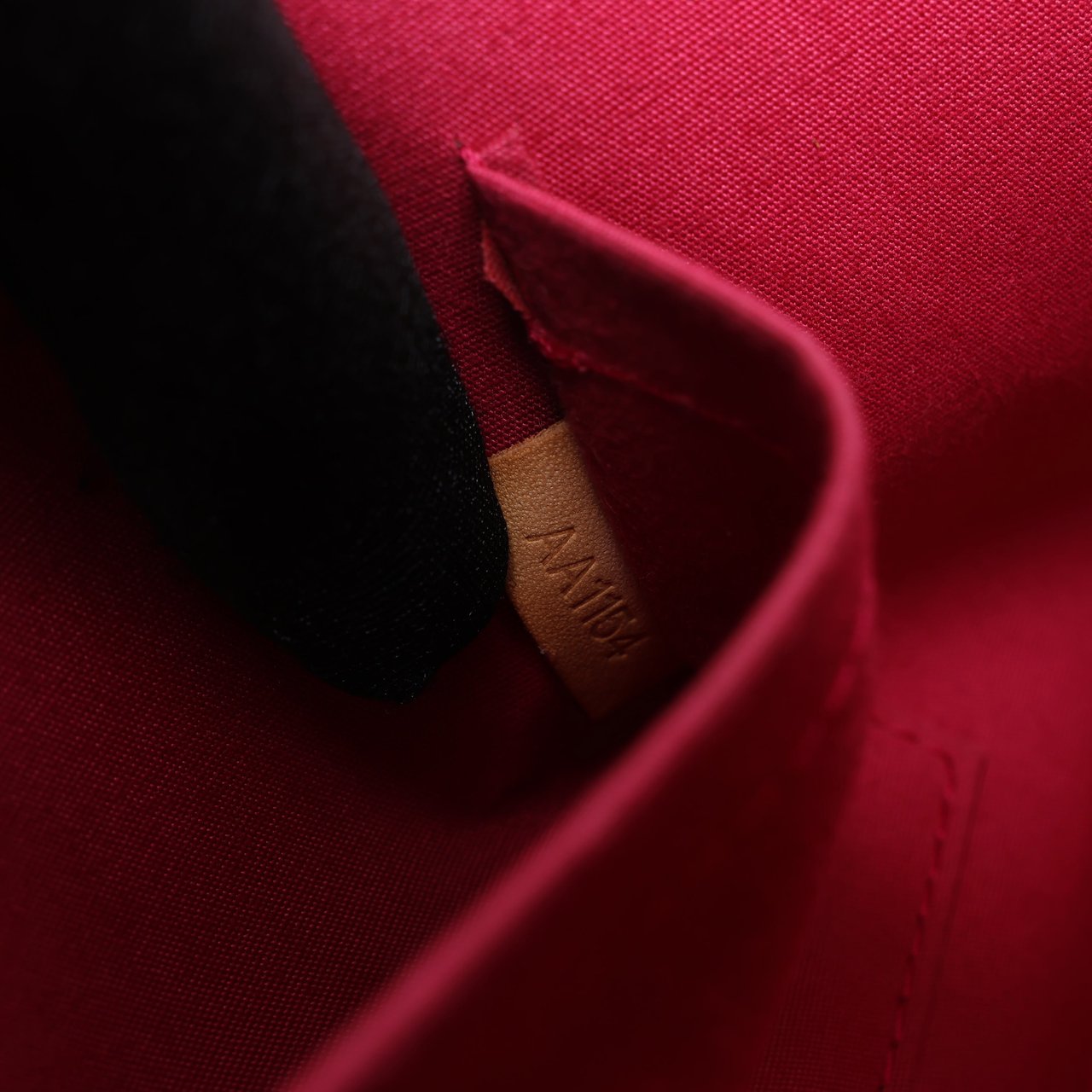 Louis Vuitton Louis Vuitton Monogram Vernis Alma BB Handbag in Red M91606 Rood