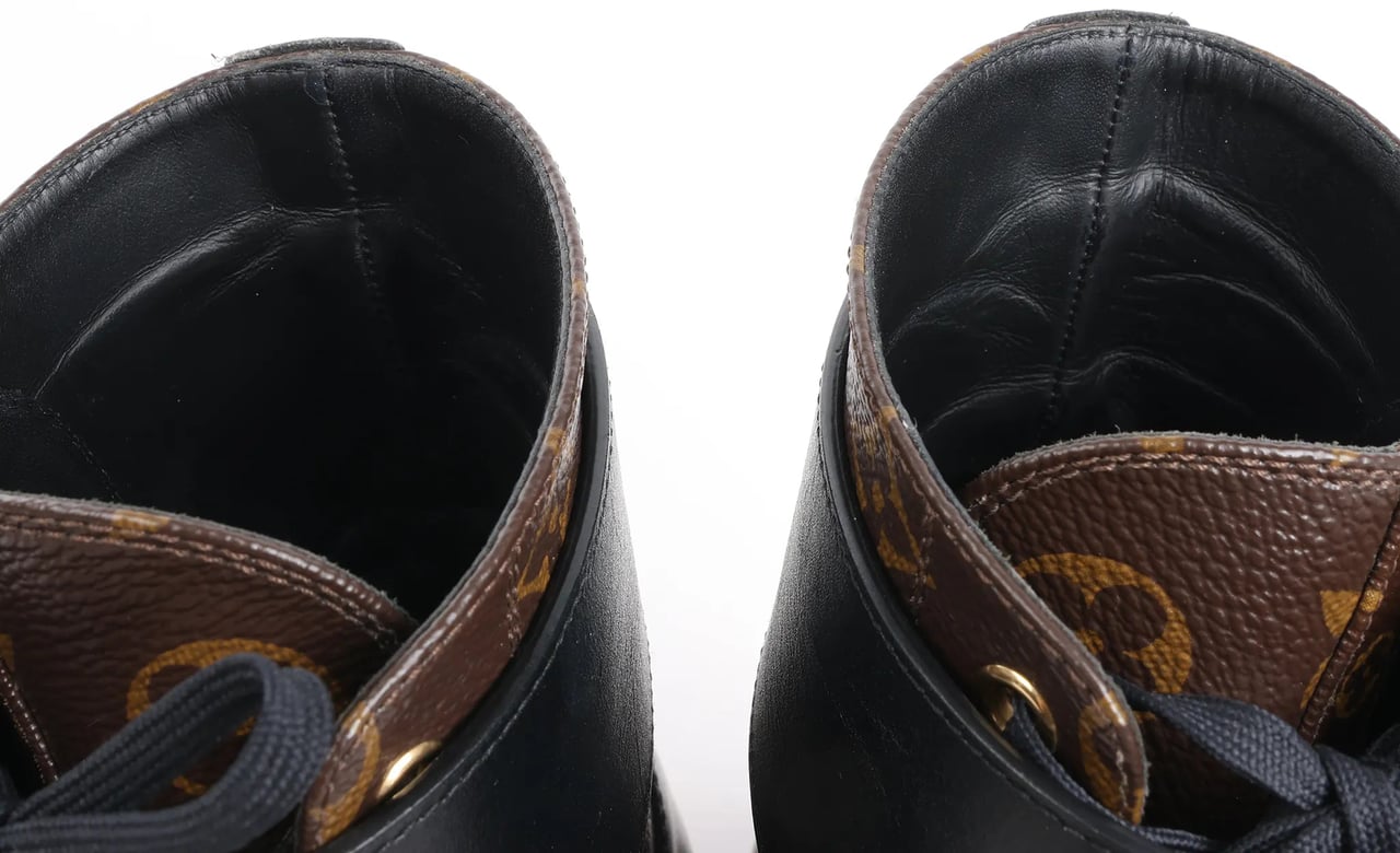 Louis Vuitton Louis Vuitton Monogram Wonderland Flat Ranger Ankle Boots in Black, Size 39 EU Bruin