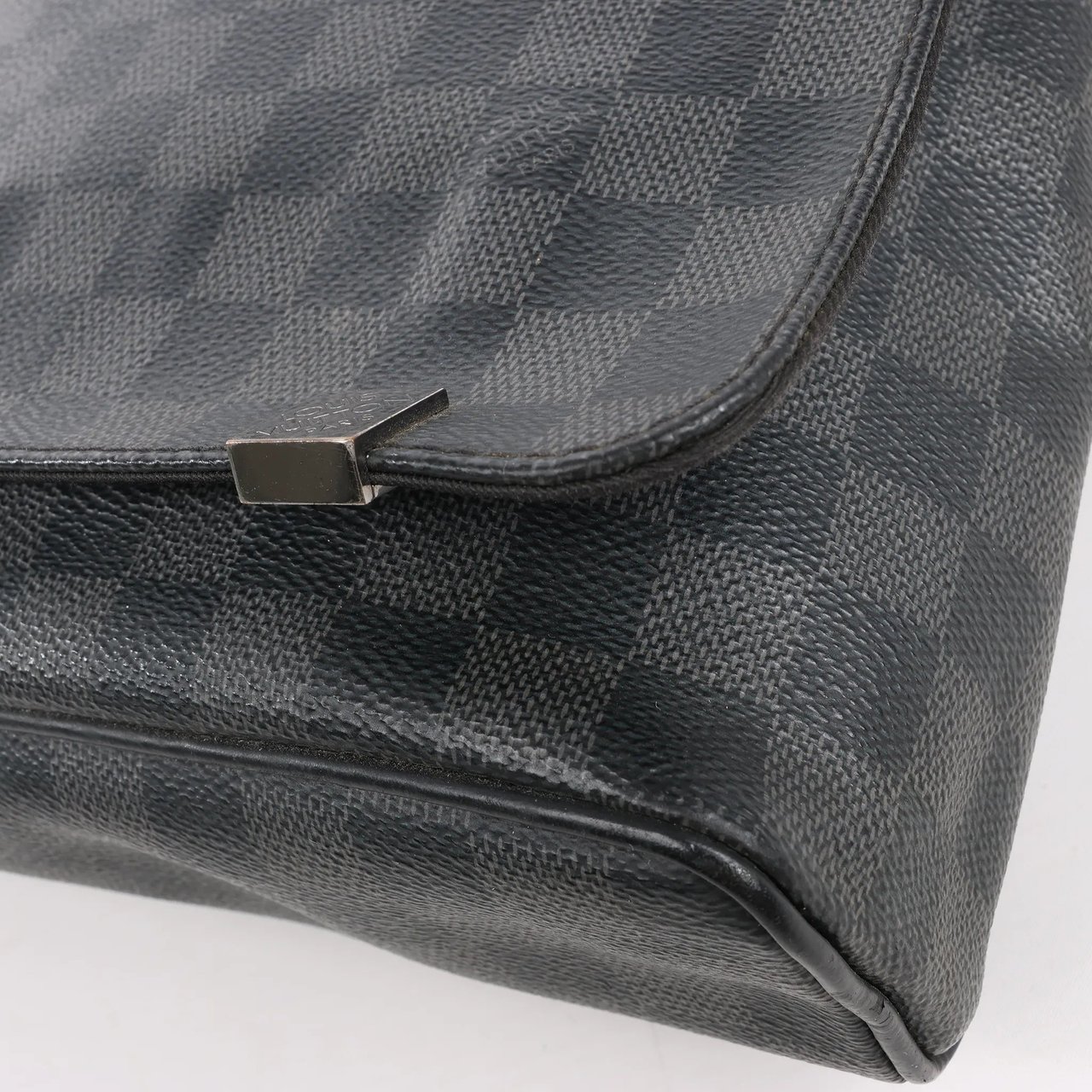 Louis Vuitton Louis Vuitton Damier Graphite District PM Messenger Crossbody Bag N41028 Divers