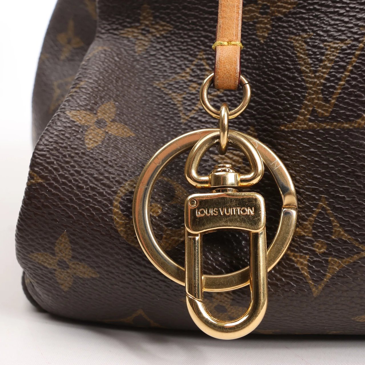 Louis Vuitton Louis Vuitton Artsy GM Monogram Shoulder Bag in Brown M40259 Bruin