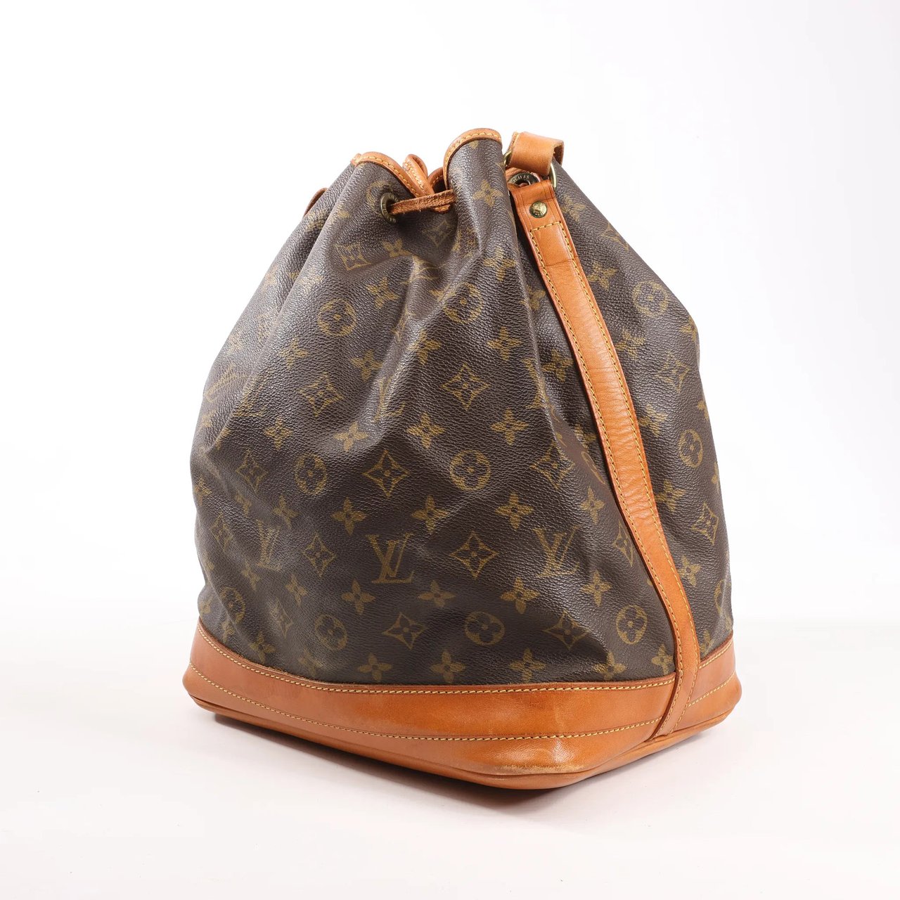 Louis Vuitton Louis Vuitton Noe Monogram Canvas Shoulder Bag in Brown M42224 Bruin