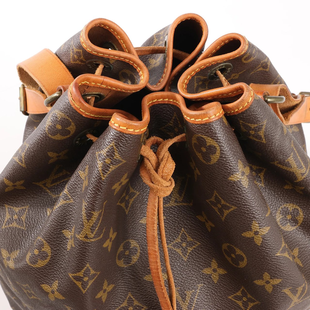 Louis Vuitton Louis Vuitton Noe Monogram Canvas Shoulder Bag in Brown M42224 Bruin