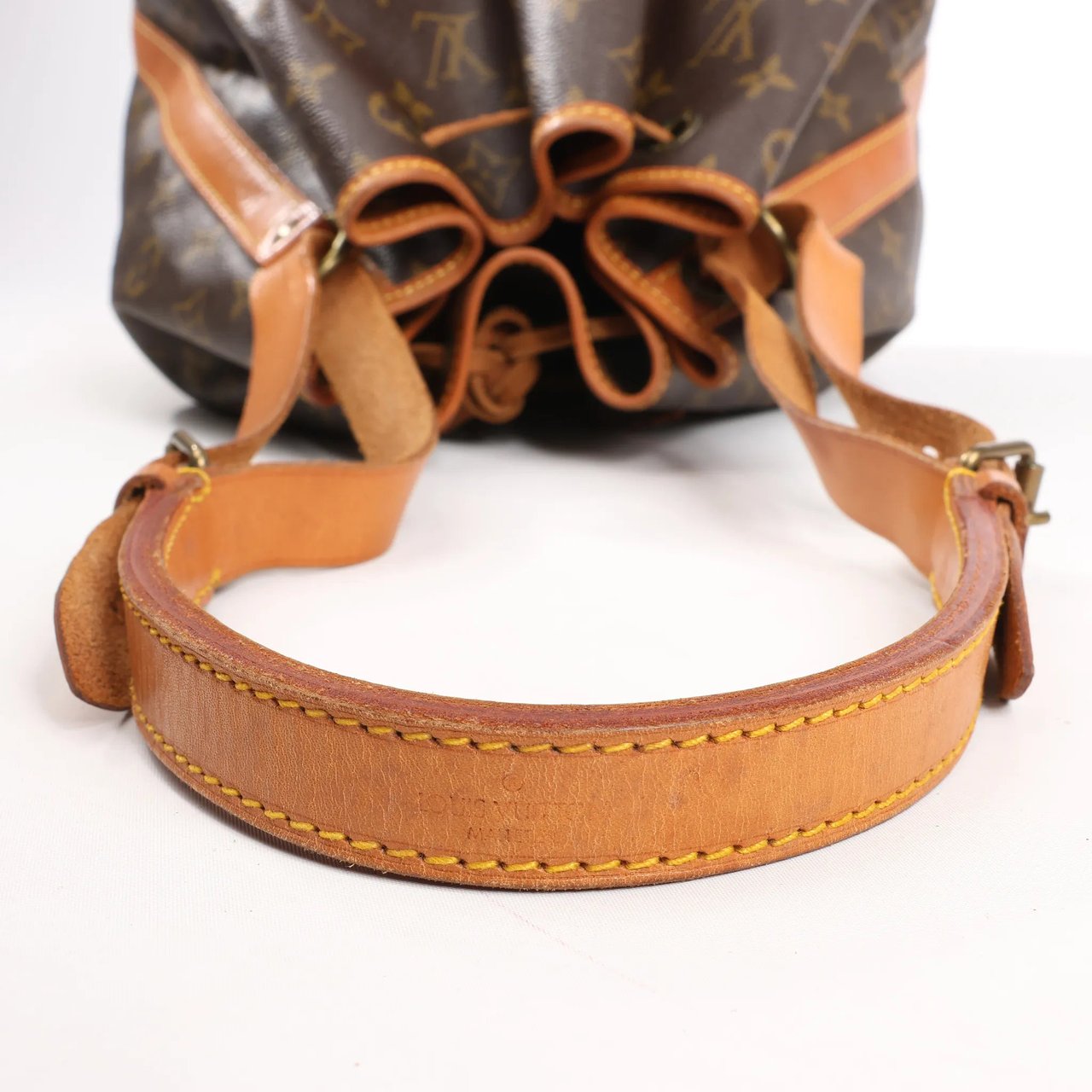 Louis Vuitton Louis Vuitton Noe Monogram Canvas Shoulder Bag in Brown M42224 Bruin