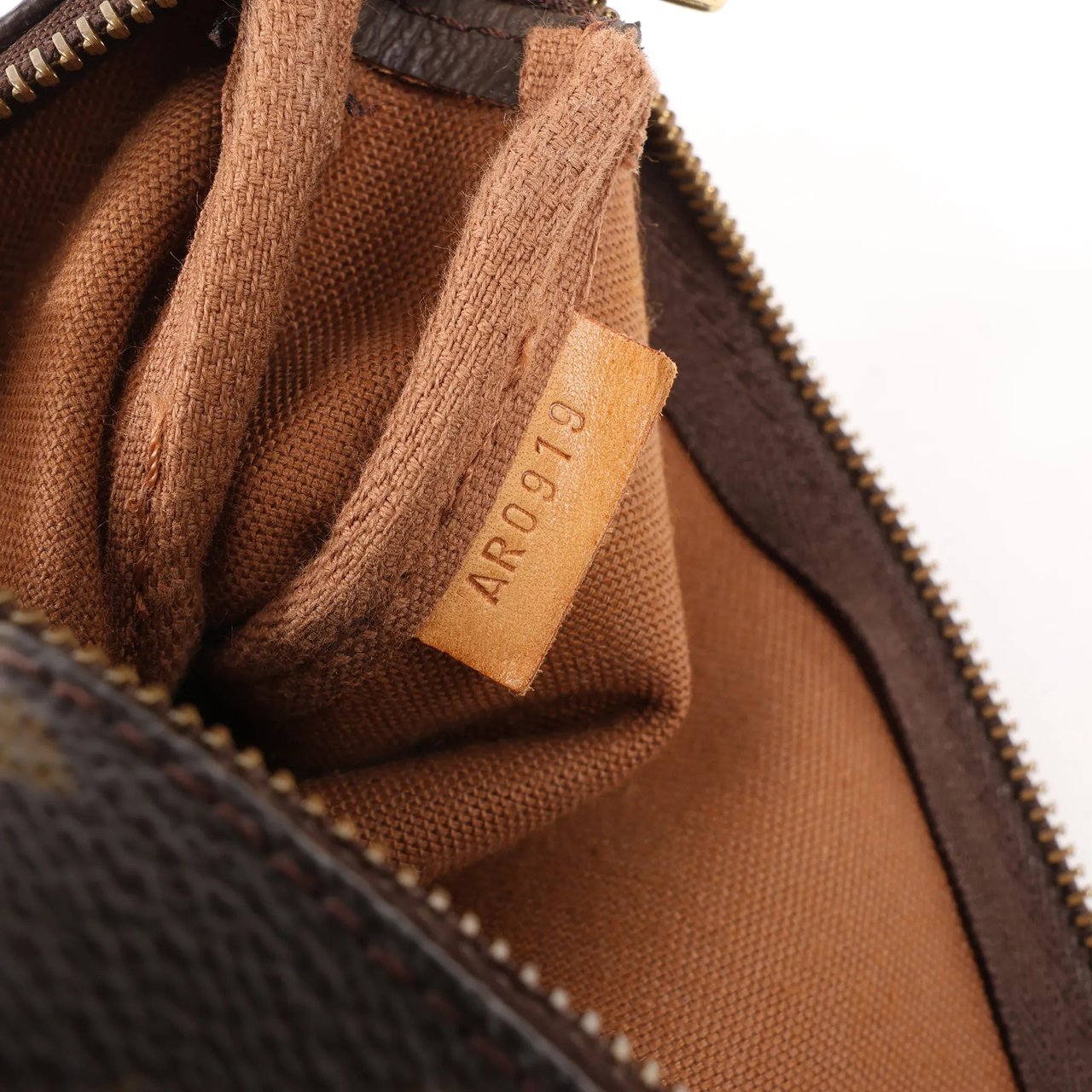 Louis Vuitton Louis Vuitton Pochette Accessoir Monogram Handbag in Brown M51980 Bruin