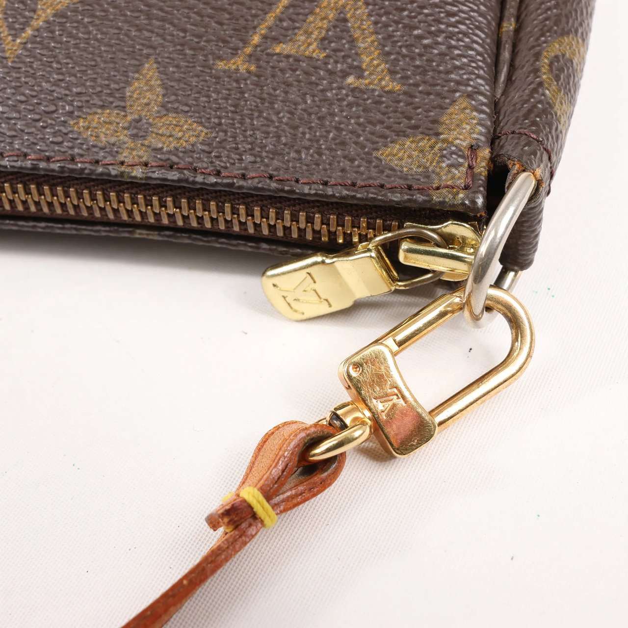 Louis Vuitton Louis Vuitton Pochette Accessoir Monogram Handbag in Brown M51980 Bruin