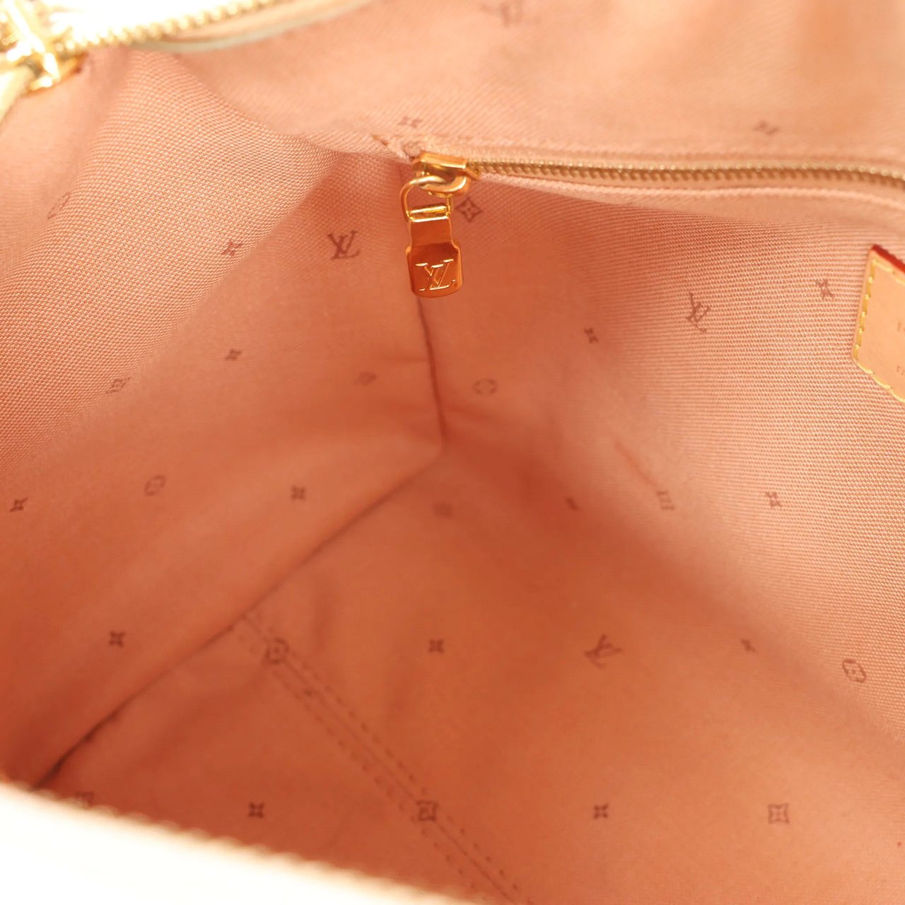 Louis Vuitton Louis Vuitton Speedy Bandouliere 25 Monogram Canvas Handbag in Beige M20919 Divers