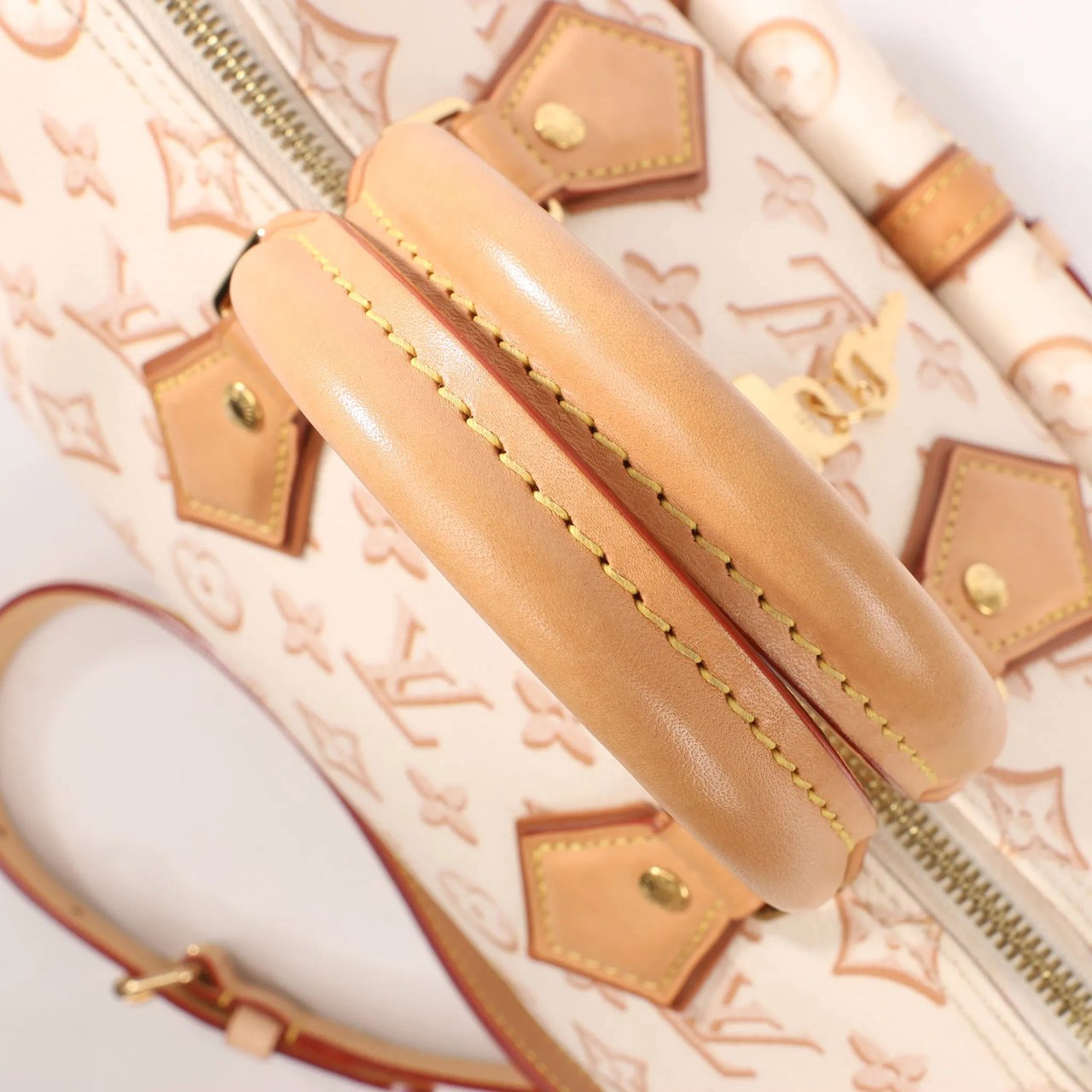 Louis Vuitton Louis Vuitton Speedy Bandouliere 25 Monogram Canvas Handbag in Beige M20919 Divers