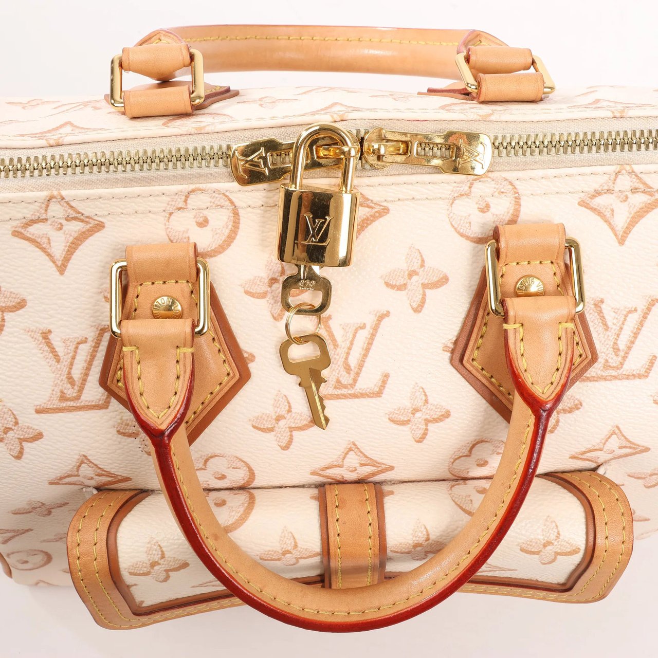Louis Vuitton Louis Vuitton Speedy Bandouliere 25 Monogram Canvas Handbag in Beige M20919 Divers