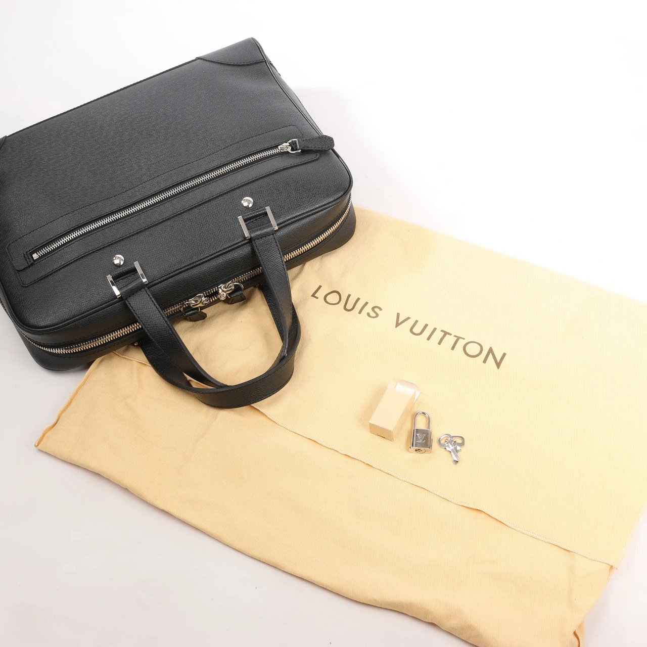 Louis Vuitton Louis Vuitton Porte Alexander Taiga Leather Handbag in Black M31162 Zwart