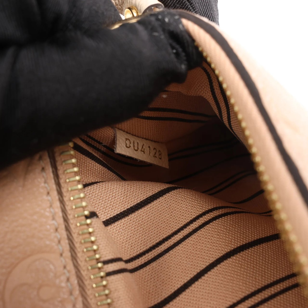 Louis Vuitton Louis Vuitton Pochette Metis MM Monogram Empreinte Crossbody Bag in Pink M44300 Roze