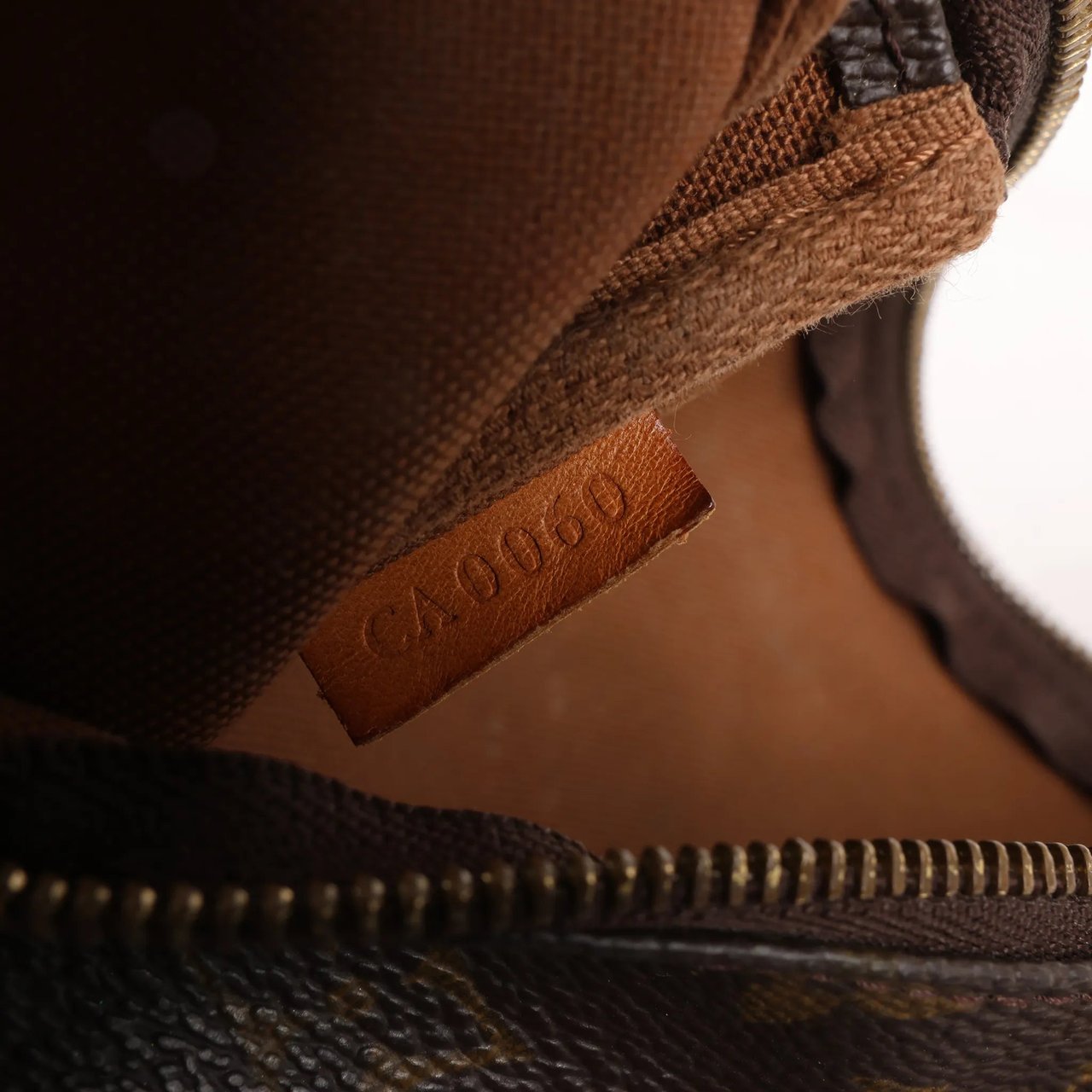 Louis Vuitton Louis Vuitton Pochette Accessoir Monogram Canvas Handbag in Brown M51980 Bruin