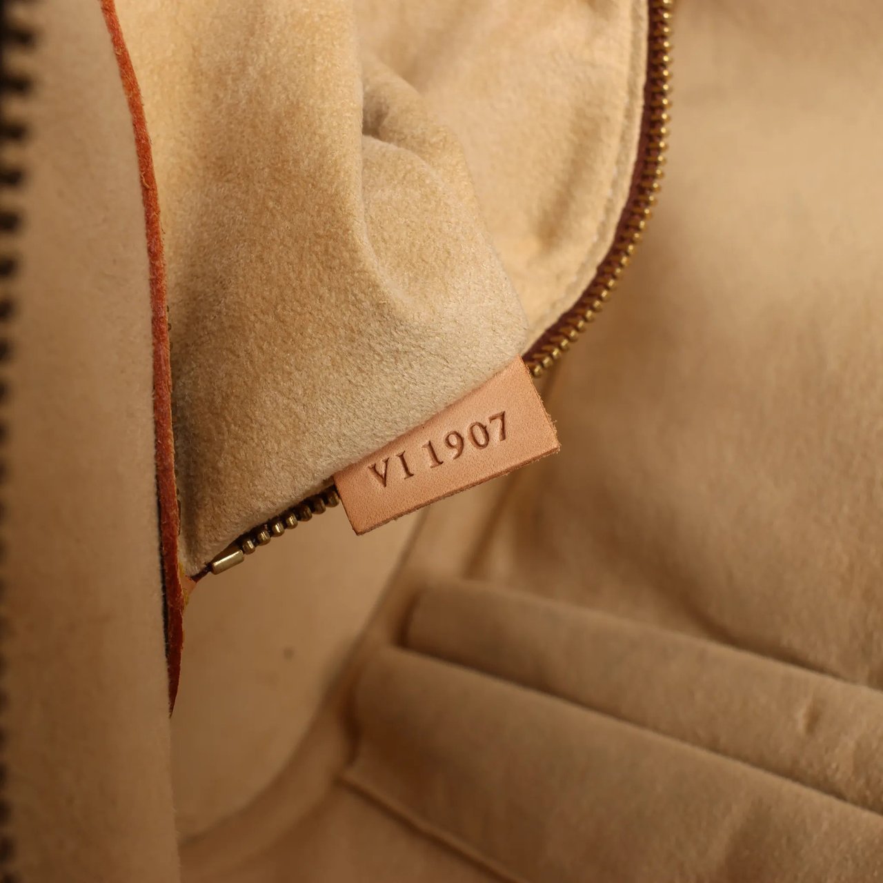 Louis Vuitton Louis Vuitton Babylone Classic Monogram Canvas Shoulder Bag in Brown M51102 Bruin