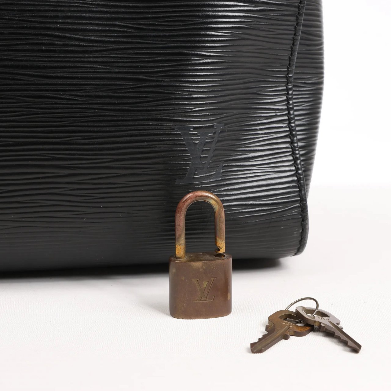 Louis Vuitton Louis Vuitton Speedy 35 Epi Leather Handbag in Black M42992 Zwart