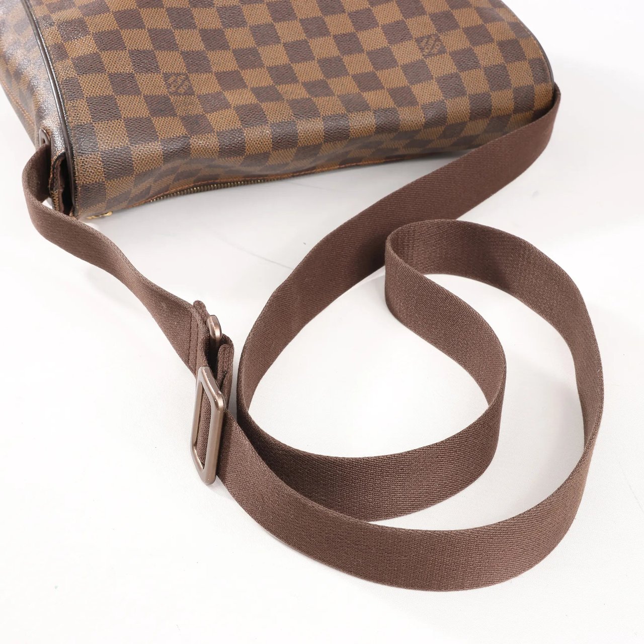 Louis Vuitton Louis Vuitton Damier Ebene Brooklyn MM Crossbody Bag in Brown N51211 Bruin