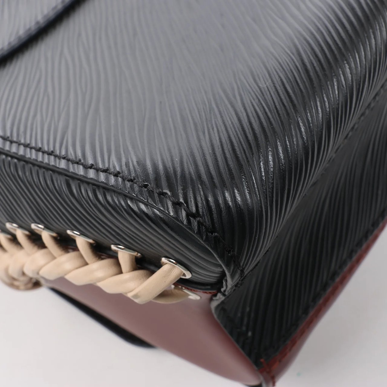 Louis Vuitton Louis Vuitton Epi Leather Twist MM Shoulder Bag in Black M42449 Zwart