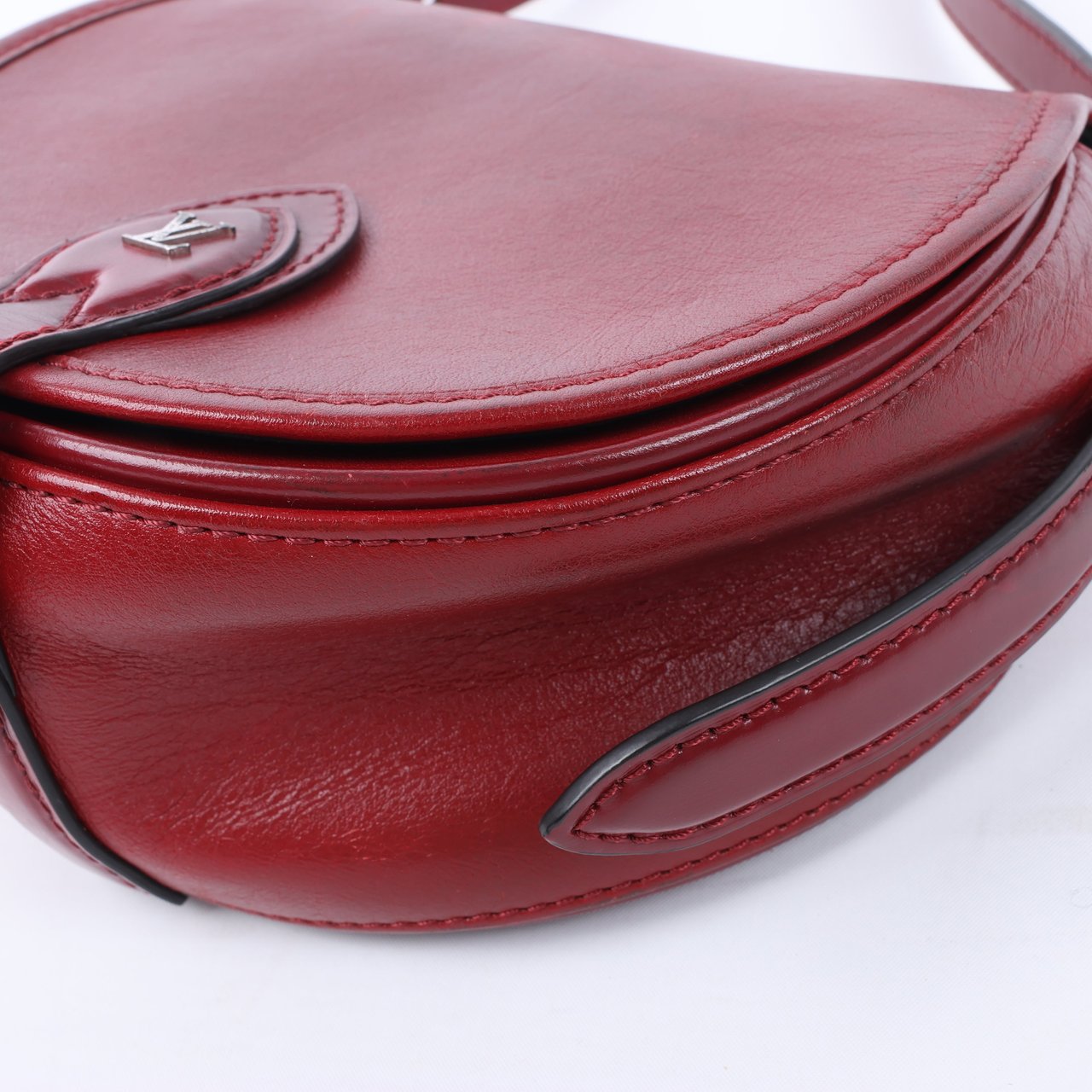 Louis Vuitton Louis Vuitton LV logo x Leather Tanblan Crossbody Bag in Red M55506 Rood