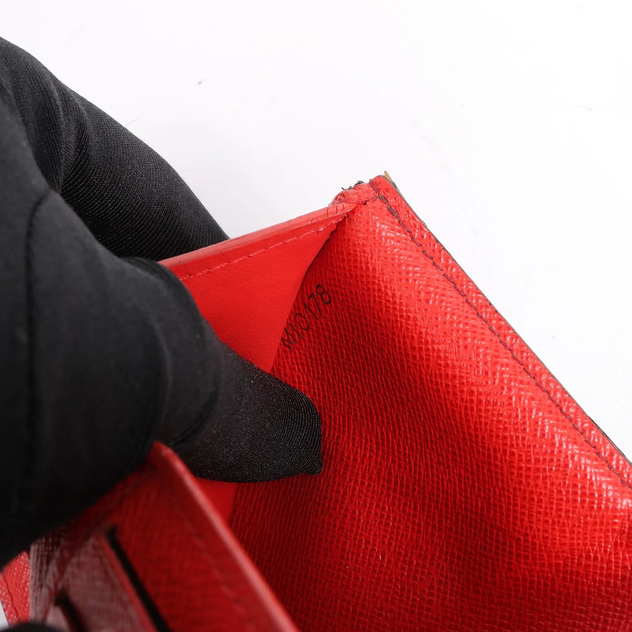 Louis Vuitton Louis Vuitton Monogram Portefeuille Victorine Lovely Bird in Red M67244 Bruin