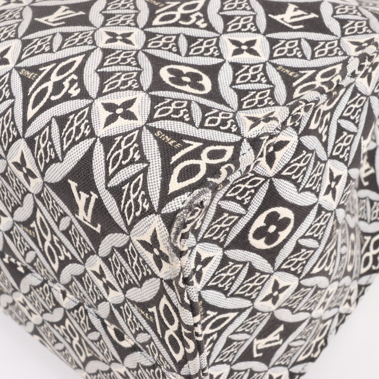 Louis Vuitton Louis Vuitton Since 1854 OnTheGo GM Handbag in Black x White M57207 Divers