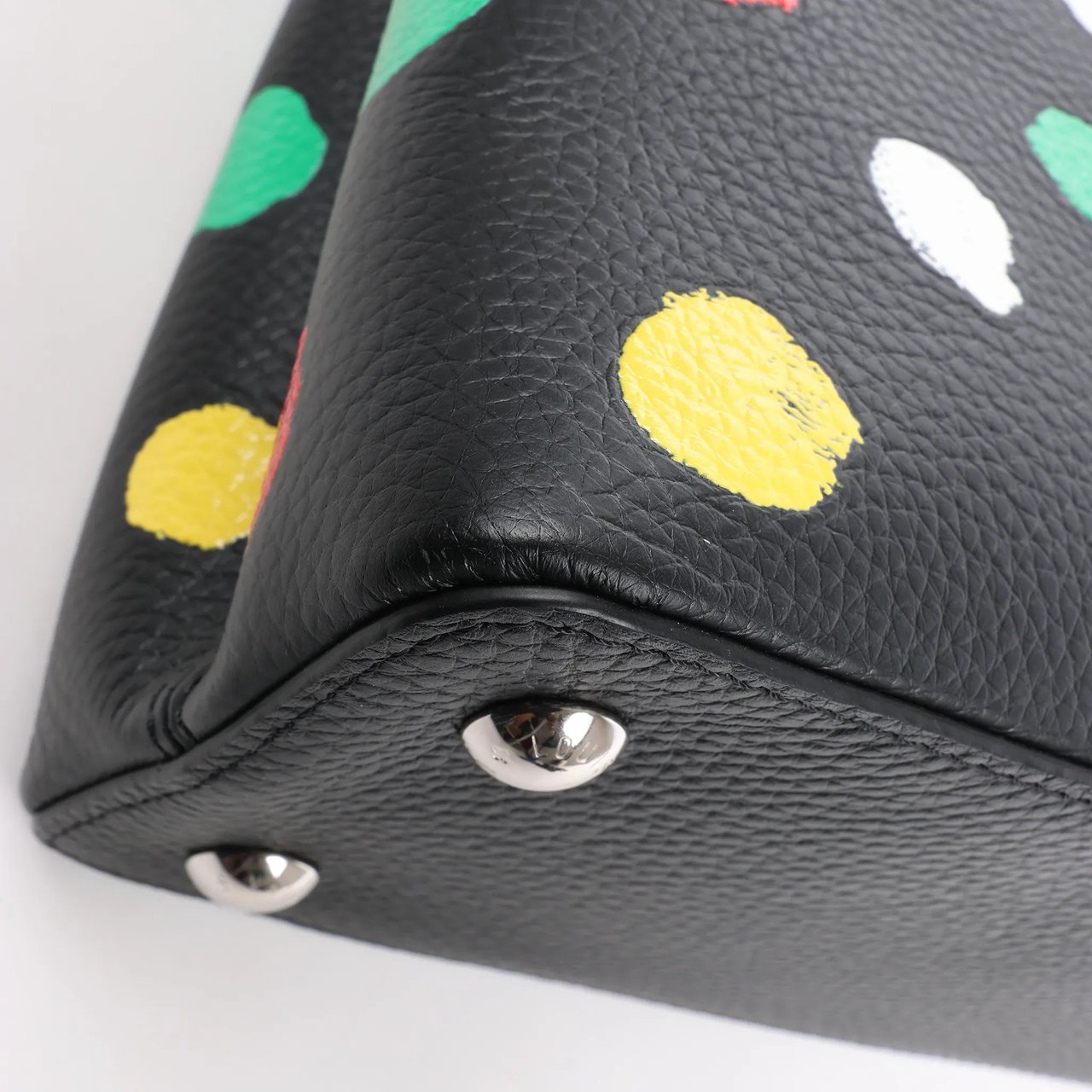 Louis Vuitton Louis Vuitton x Taurillon Capucines MM 2Way Handbag in Black M21663 Zwart